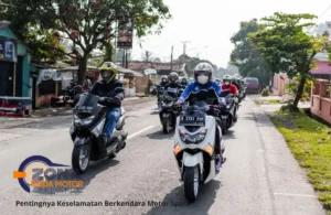 Mengutamakan keselamatan berkendara untuk pengendara motor.